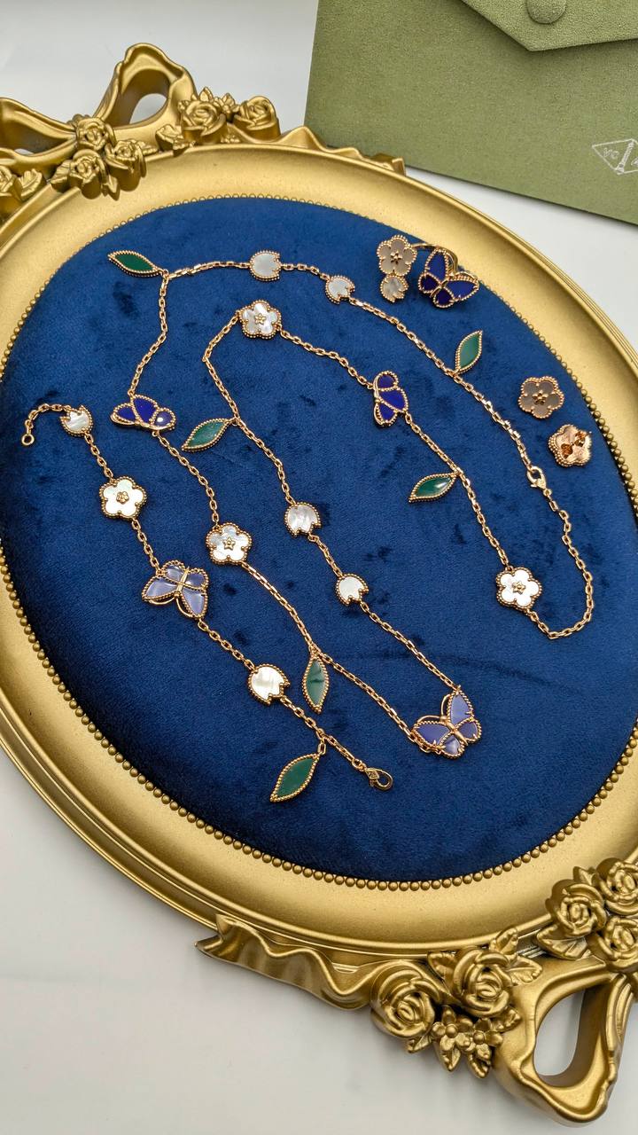VCA
*Master Quality* 
*With Rose Gold* 
*Necklace, Earrings, Bracelet & F. Ring*
420 dhs✅ with Good Box 🎁 
495 dhs✅ with Master Box 🎁

Zain210
Zain216
♥️♥️♥️