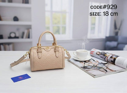 TORY BURCH ʙᴀʀʀᴇʟ ʙᴀɢ
ᴄᴀɴᴠᴀs & ᴇᴍʙᴏssᴇᴅ ʟᴇᴀᴛʜᴇʀ
ɪᴛ ʜᴀs ʟᴏɴɢ ʙᴇʟᴛ sᴛʀᴀᴘ
ɢᴏʟᴅ ʜᴀʀᴅᴡᴀʀᴇ
sɪᴢᴇ : 18 cm
ᴡɪᴛʜ BOX
🎁🎁🎁

80 dhs❣️

Zain31
♥️♥️♥️