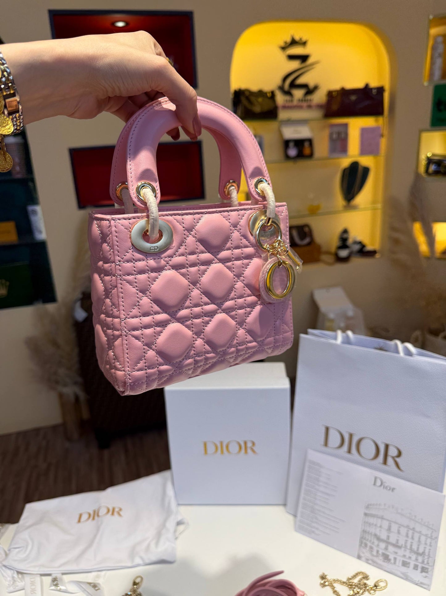 Super Master dior

950 dhs
With full package

Zaincornerstore

اطلبوها من الوتس المثبت في الأعلى👆🏻👆🏻

تواصلو معنا 👈🏻 Zain 
For order WhatsApp pinned 👆🏻

♥️♥️♥️