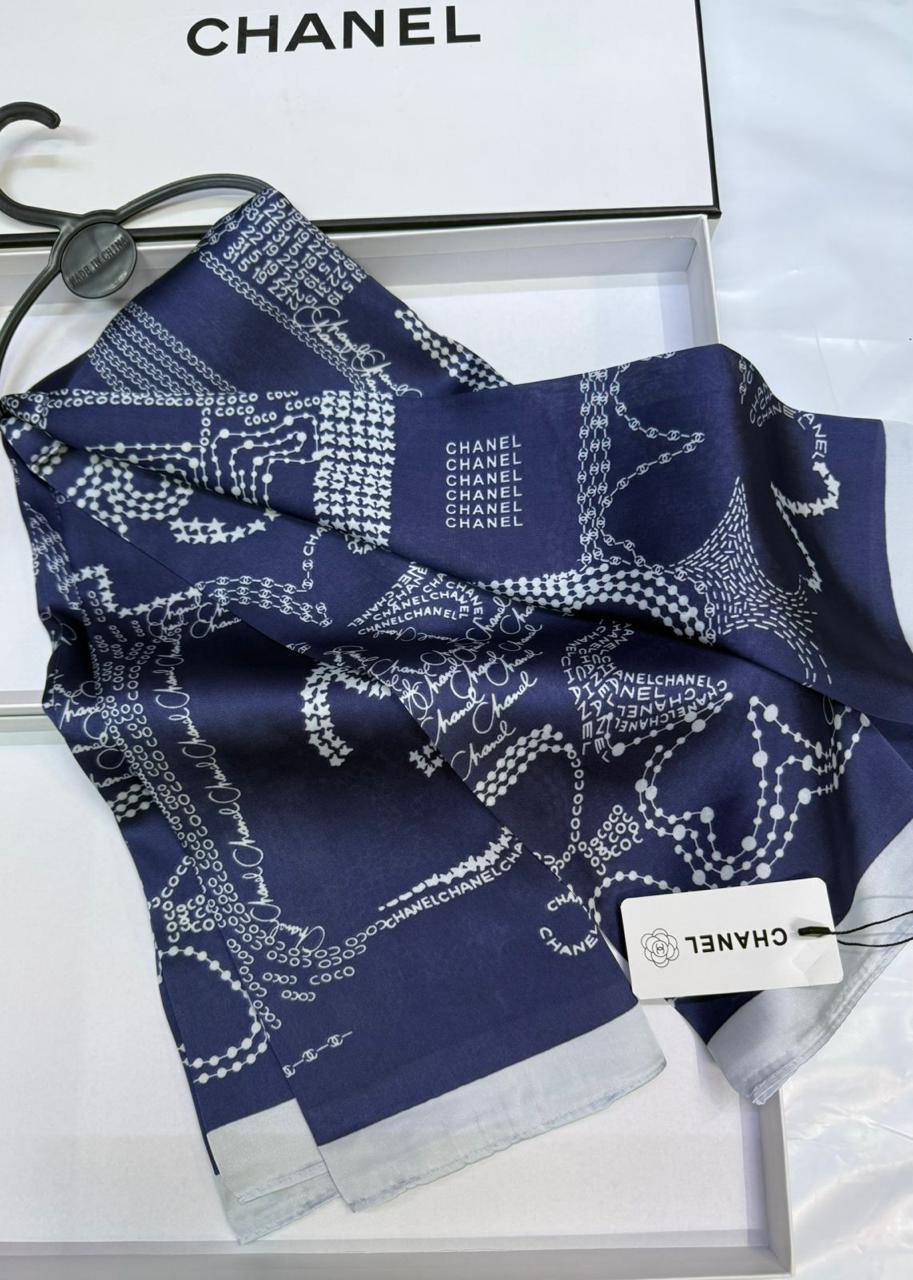 LV - Gucci
Silk scarf 
40 dhs✅
55 dhs✅ 

with box🎁🎁🎁

Zain93
♥️♥️♥️