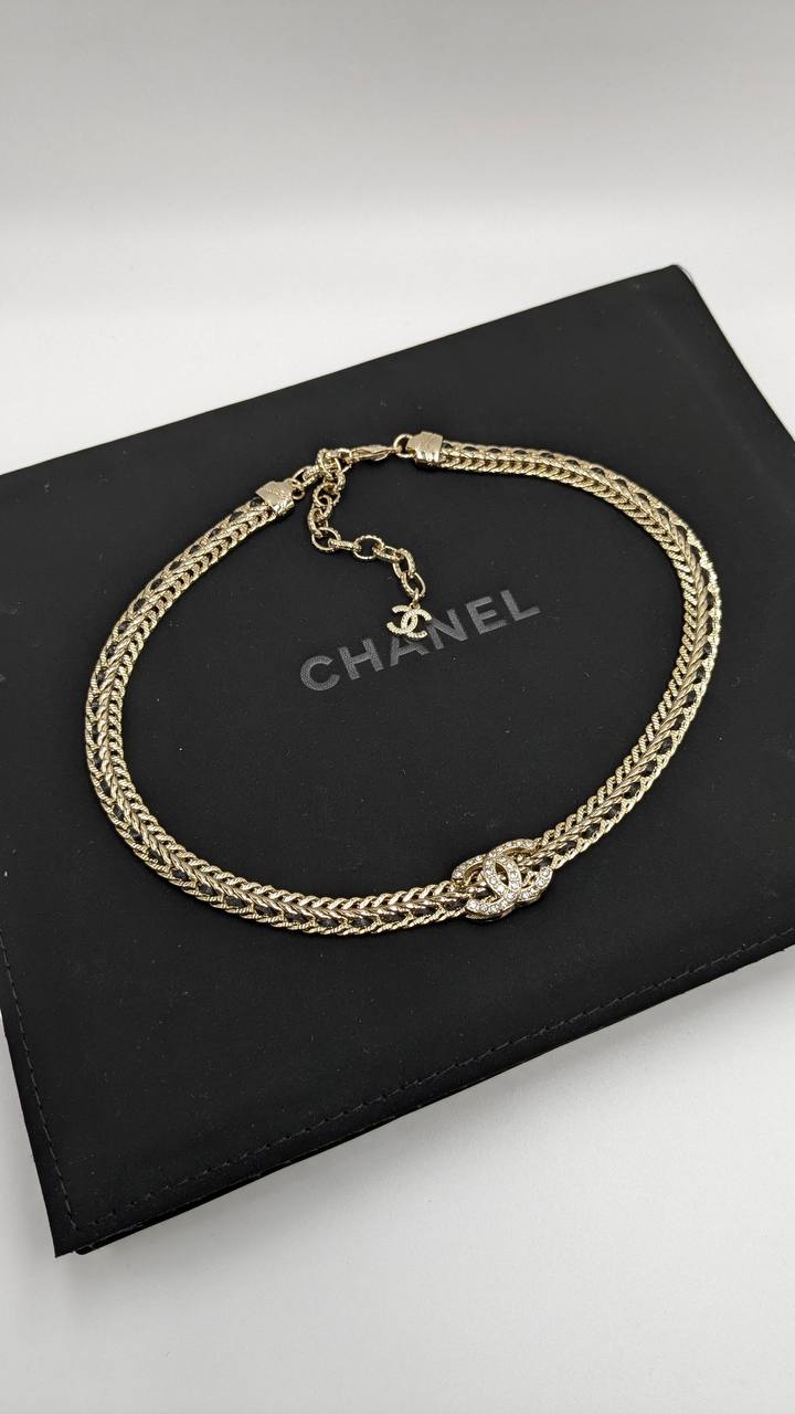 Chanel
*Master Quality* 
*Choker Necklace*
120 dhs💓 with Normal Box 🎁
140 dhs💓 with Good Box 🎁
170 dhs💓 with Master Box 🎁

Zain210
♥️♥️♥️