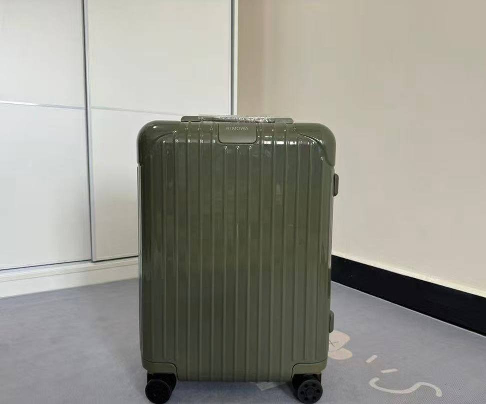 Rimowa Essential 
new came master quality 
480 dhs🌺

Zain39
♥️♥️♥️