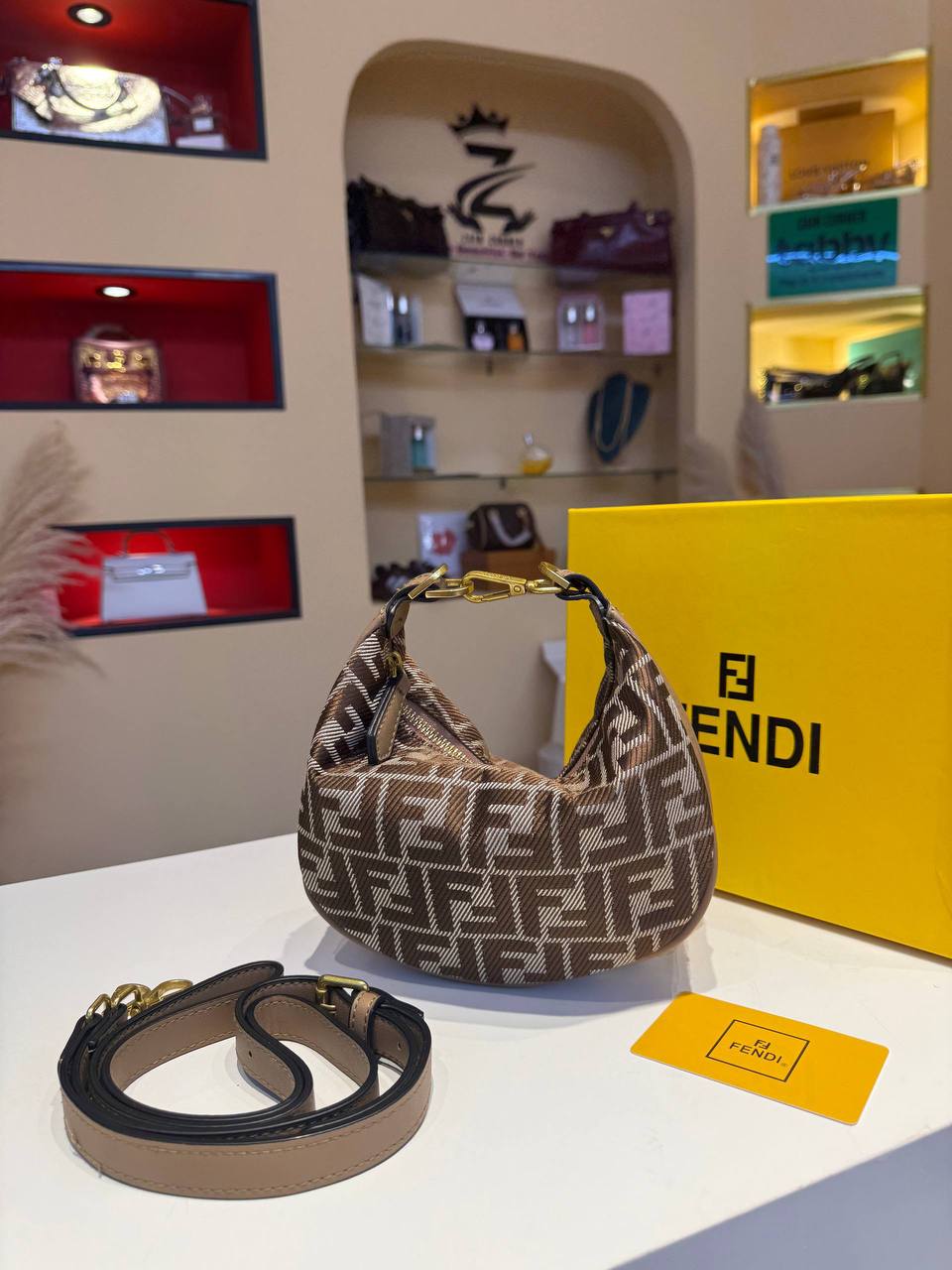 Fendi

105 dhs 
With box


Zain158
Zain290
Zain115

اطلبوها من الوتس المثبت في الأعلى👆🏻👆🏻

تواصلو معنا 👈🏻 Zain 
For order WhatsApp pinned 👆🏻

♥️♥️♥️