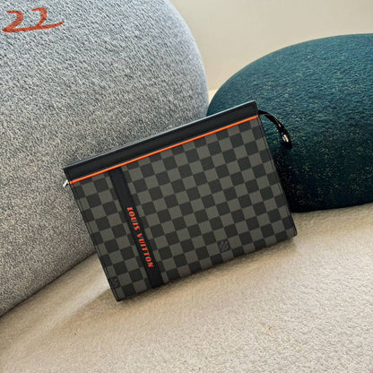 Clutch Bag
65 dhs✅
with box

Zain137
♥️♥️♥️