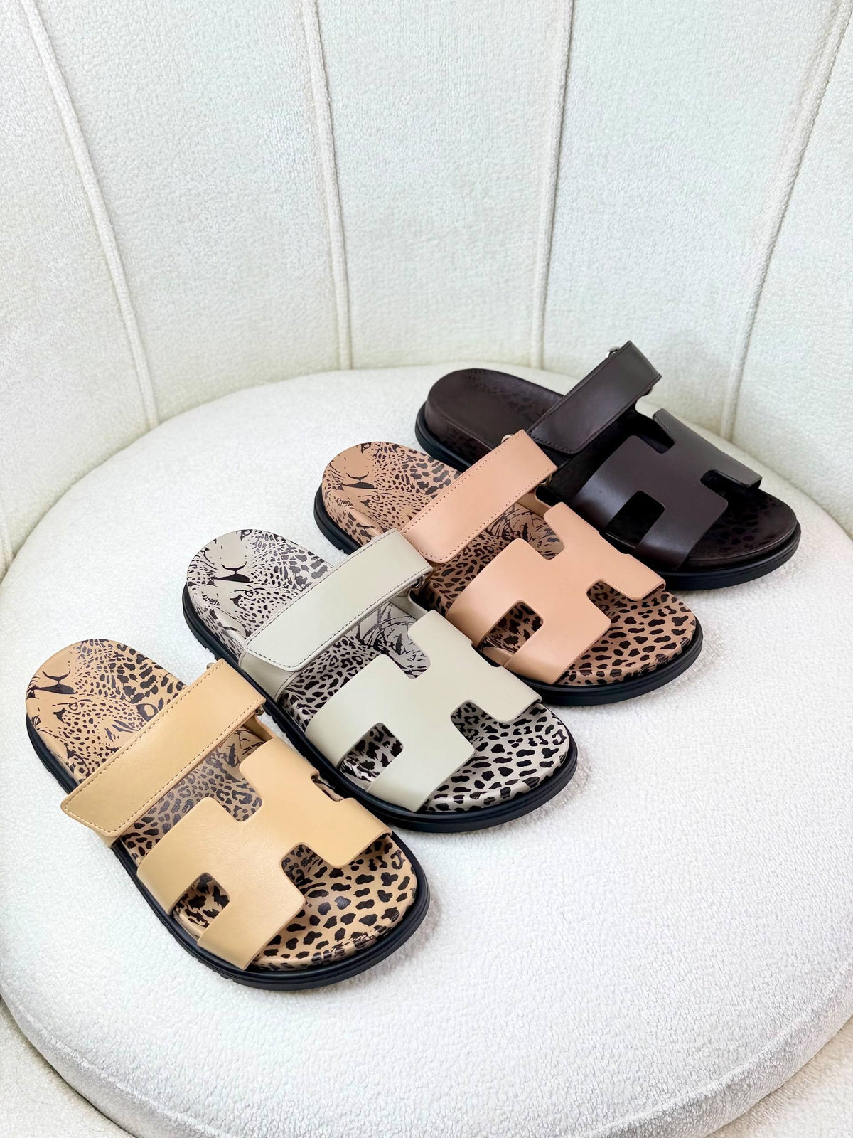 hermes
Super *AAA* *+* Quality 💯

With original packing🎁🎁

SIZE:36and42
Available now
430 dhs🇦🇪🇦🇪🇦🇪

Zain309
♥️♥️♥️