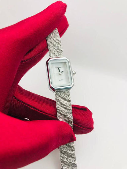 Ladies Watch
60 dhs🇦🇪🇦🇪

Zain45
♥️♥️♥️
