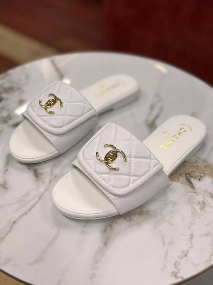 Chanel
95 dhs✅
Size 36-42

Zain55
♥️♥️♥️
