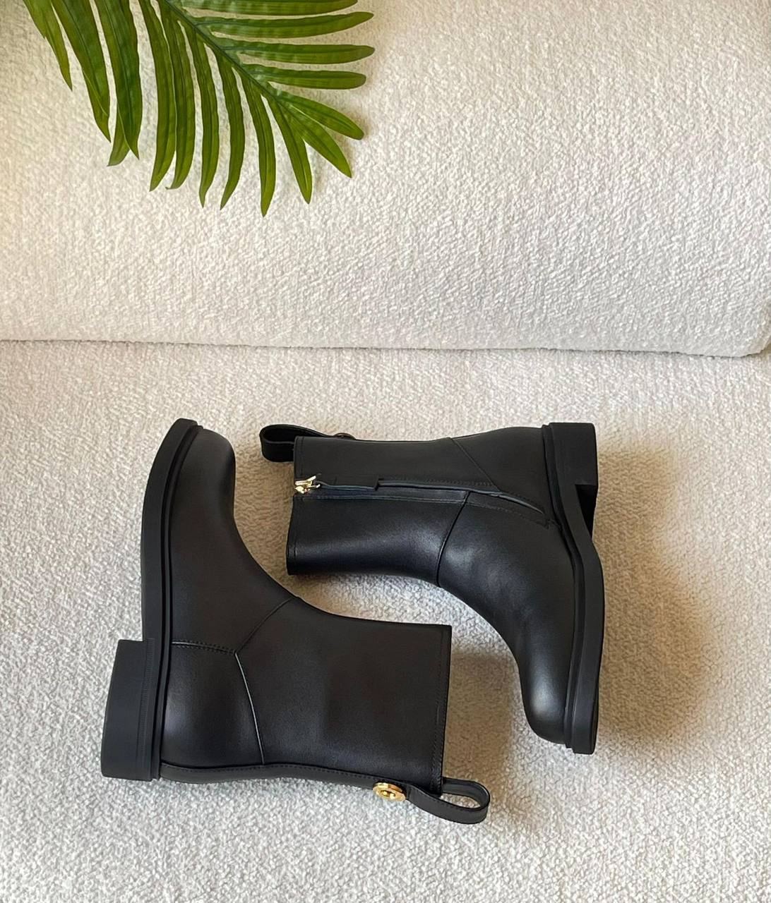 LORO PIANA
SuperMaster Quality 💯
750 dhs🪙💚
Size: 36-41💥

Zain171
♥️♥️♥️