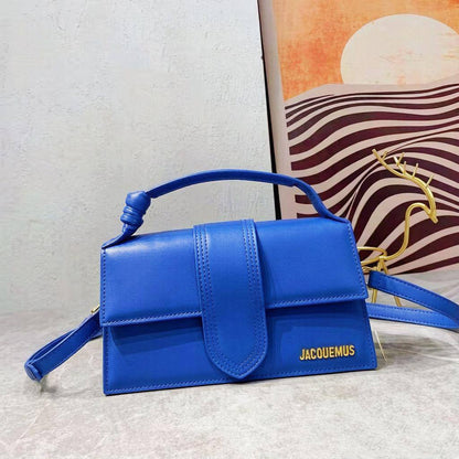 JACQUEMUS 
BIG SIZE NEW CAME GOOD QUALITY 

WITH BOX 🎁🎁🎁

110 dhs💓
SIZE: 24CM

Zain39
♥️♥️♥️