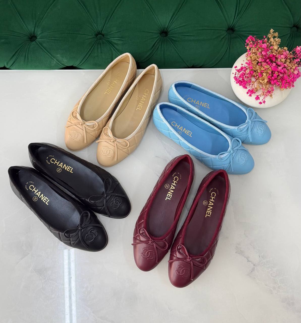 Chanel 
Vip quality 
Size:36 to 41 
450 dhs💛

Zain113
♥️♥️