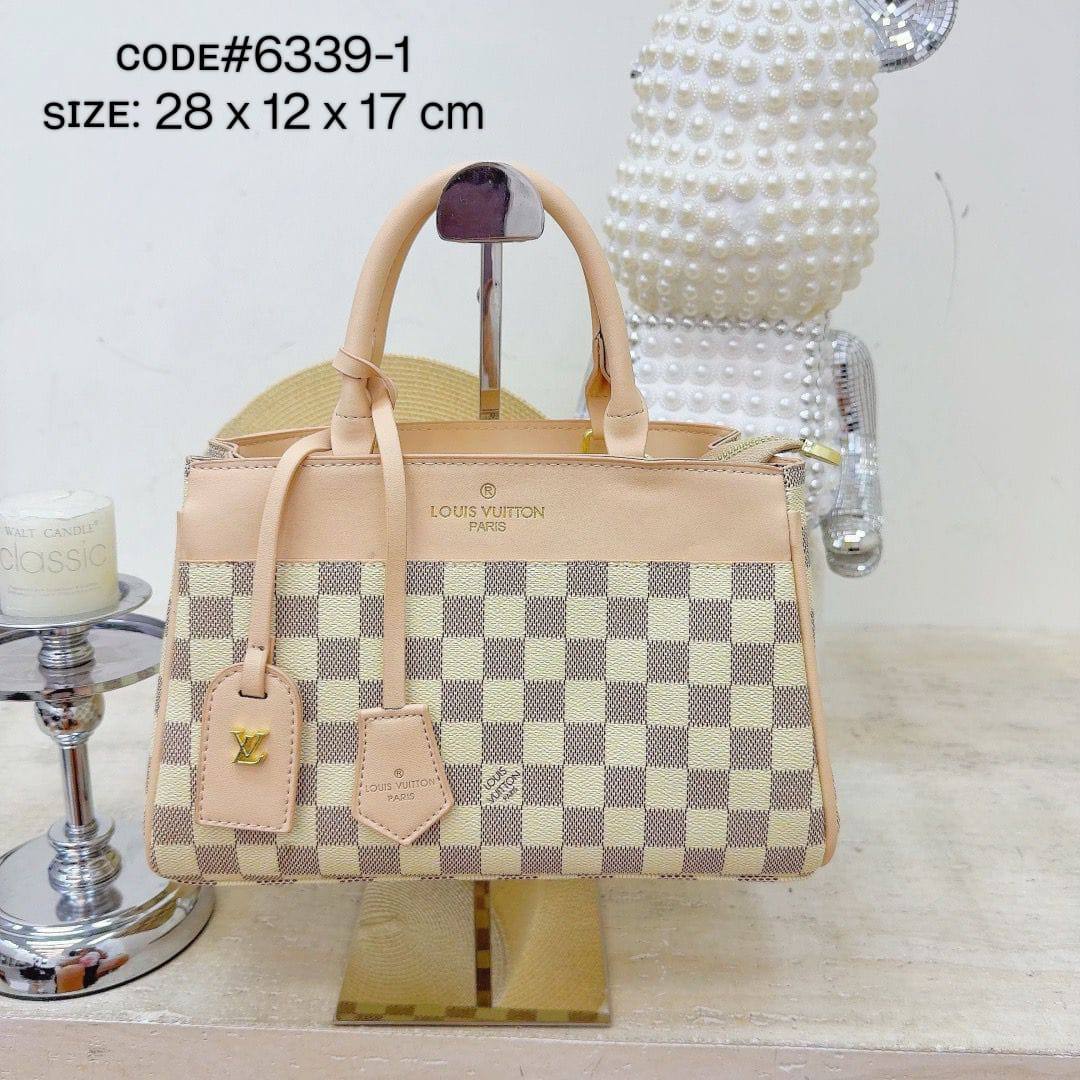 LV
ᴘᴀʟᴀɪs ᴛᴏᴘ ʜᴀɴᴅʙᴀɢ
ᴍᴏɴᴏɢʀᴀᴍ ʟᴇᴀᴛʜᴇʀ
ᴡɪᴛʜ ʟᴏɴɢ ʙᴇʟᴛ sᴛʀᴀᴘ
sɪᴢᴇ: 28 cm

70 dhs🪙🌨️

Zain31
♥️♥️♥️