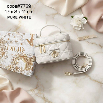 Dior
ᴠᴀɴɪᴛʏ ᴄᴀsᴇ ᴛᴏᴘ ʜᴀɴᴅʟᴇ
ʙᴏᴡ ᴅᴇsɪɢɴ ɪɴ ᴄʜᴀʀᴍs ʟᴏɢᴏ
ᴄᴀɴɴᴀɢᴇ ʟᴀᴍʙsᴋɪɴ ʟᴇᴀᴛʜᴇʀ
ɢᴏʟᴅ ʜᴀʀᴅᴡᴀʀᴇ
ᴡɪᴛʜ ʟᴏɴɢ ʙᴇʟᴛ sᴛʀᴀᴘ
sɪᴢᴇ : 17 cm
ᴡɪᴛʜ BOX

80 dhs✅

Zain31
♥️♥️♥️