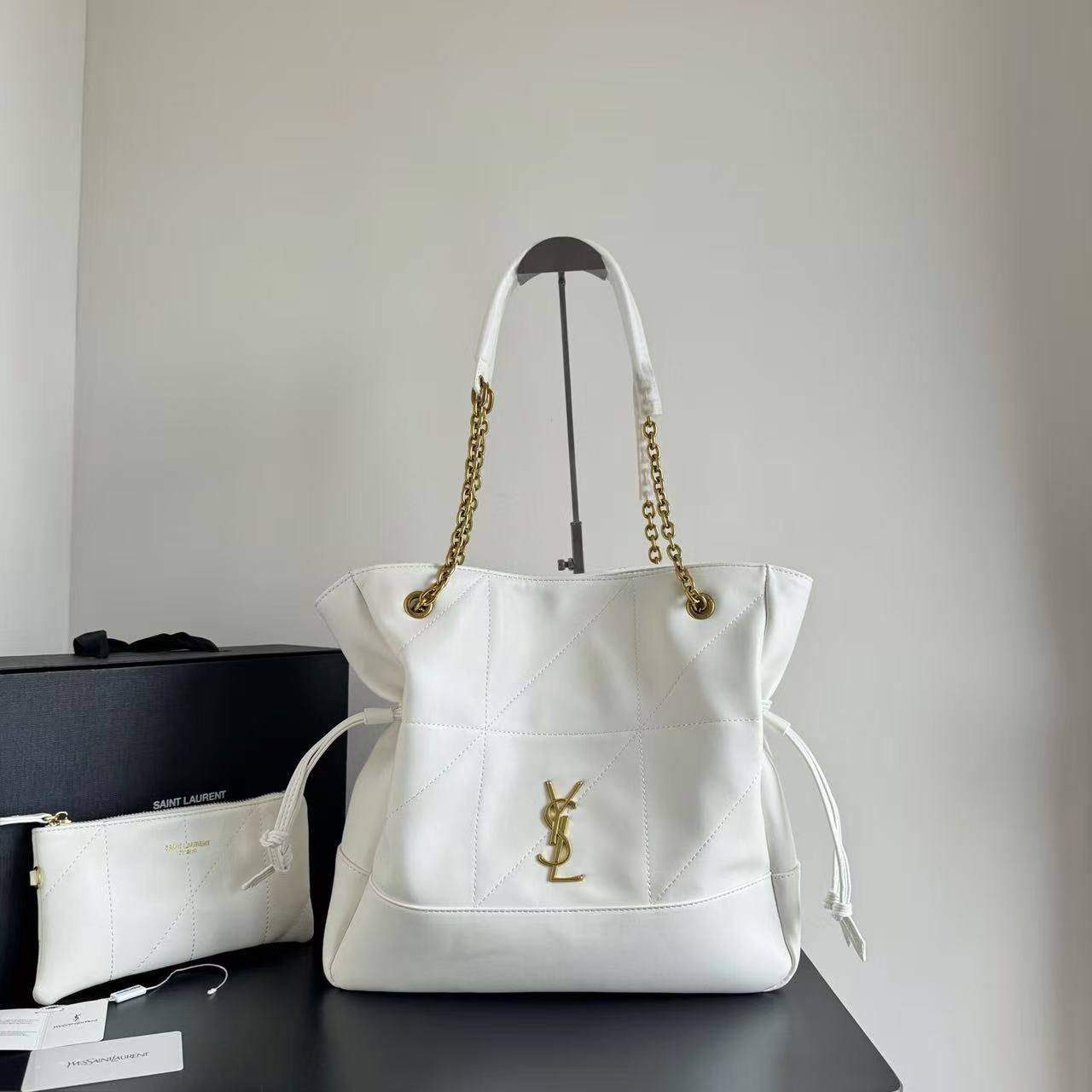 YSL 
Medium Size
95 dhs🪙💕

Zain250
♥️♥️♥️