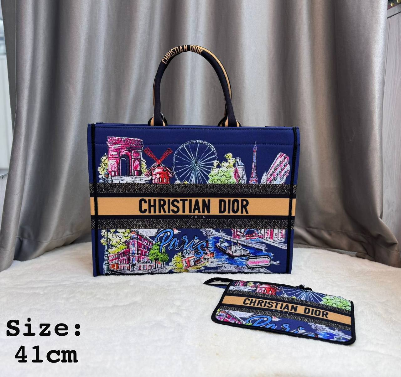 Cʀɪsᴛɪᴀɴ DIOR ʙᴏᴏᴋ ᴛᴏᴛᴇ
ᴡɪᴛʜ ᴘᴏᴜᴄʜ
ʟᴀᴛᴇsᴛ DIOR ғᴏʀ sᴜᴍᴍᴇʀ 
ᴄᴀɴᴠᴀs ᴍᴀᴛᴇʀɪᴀʟ 
sɪᴢᴇ:41ᴄᴍ
95 dhs🪙🌨️

Zain56
♥️♥️♥️