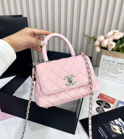 CHANEL
 NEW CAME GOOD QUALITY 
WITH MAGNETS BOX 🎁

110 dhs❣️

Zain279
♥️♥️♥️
