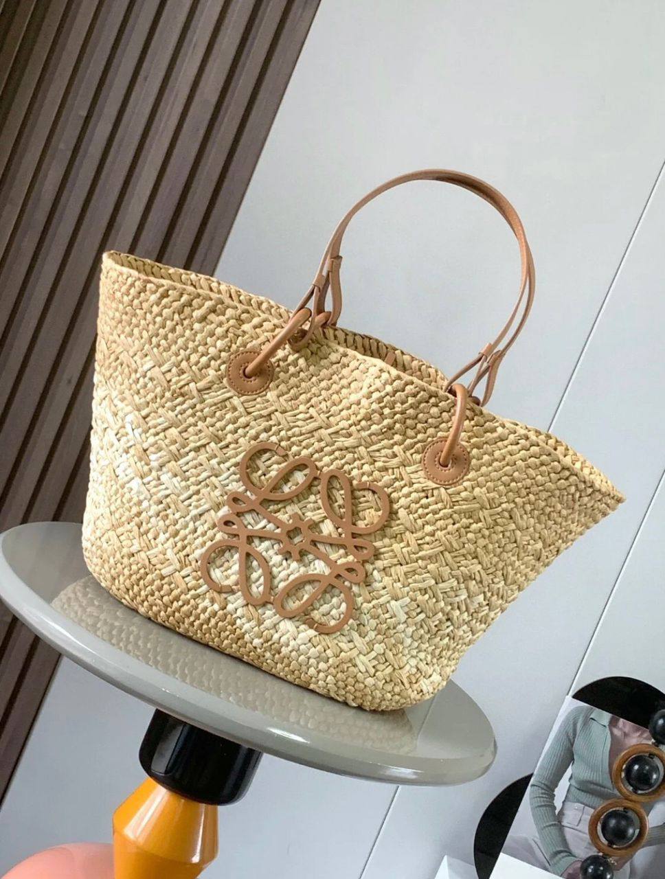 Loewe 
80 dhs✅
size 45×16×25cm

Zain42
♥️♥️♥️