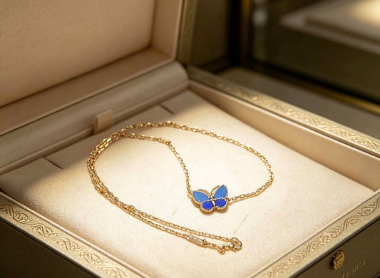 VCA  SET❤️‍🔥*
Necklace ✨
Earring 🦋
Bracelet 🍁
Ring 💍 available size 👇
6,7,8,9
Master quality 💯
With normal boxes 📦 
140 dhs✅
With master box 🗃️ 
180 dhs✅

Zain216
♥️♥️♥️