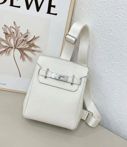 HERMES 

NEW DESIGN 

GOOD QUALITY
 WITH BOX 
115 dhs🇦🇪🇦🇪

Zain295
♥️♥️♥️