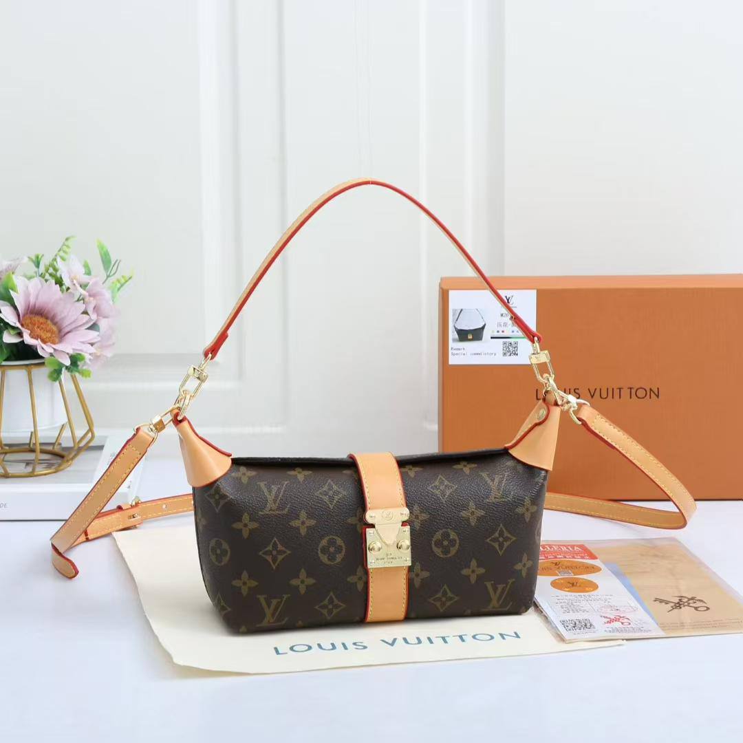 LV

95 dhs🇦🇪🇦🇪

with box
size 22×8×10cm

Zain42
♥️♥️♥️