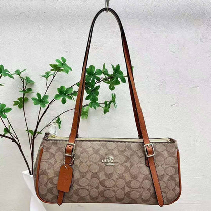 Coach
70 dhs❤️

Zain22
♥️♥️♥️