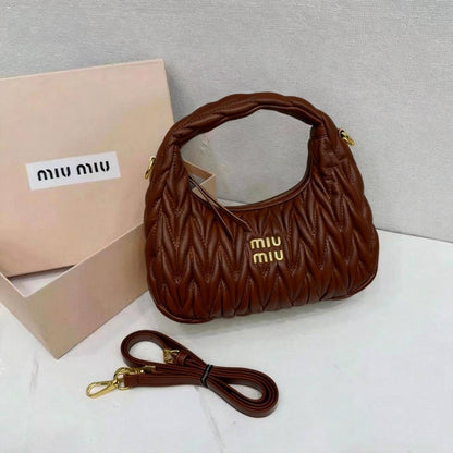 MIUMIU

Best quality 
with box
100 dhs🇦🇪🇦🇪


size 20CM

Zain290
♥️♥️🇦🇪