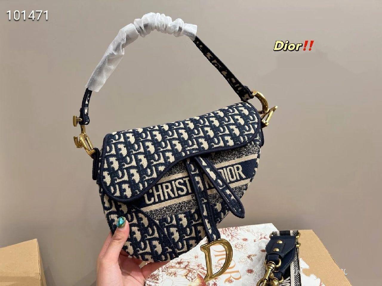 🌹 Dior Microbags
1️⃣ First quality +box🎁
Size : 24 * 20 cm
80 dhs✅
with box🎁

Zain115
♥️♥️♥️
