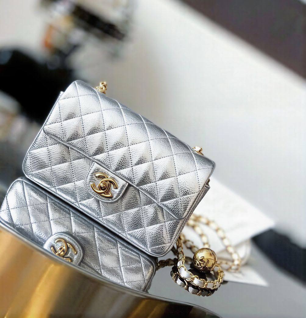 CHANEL

 RESTOCK 
GOOD QUALITY 

WITH BOX 
100 dhs🇦🇪🇦🇪

Size:22cm

Zain295
Zain39
♥️♥️♥️