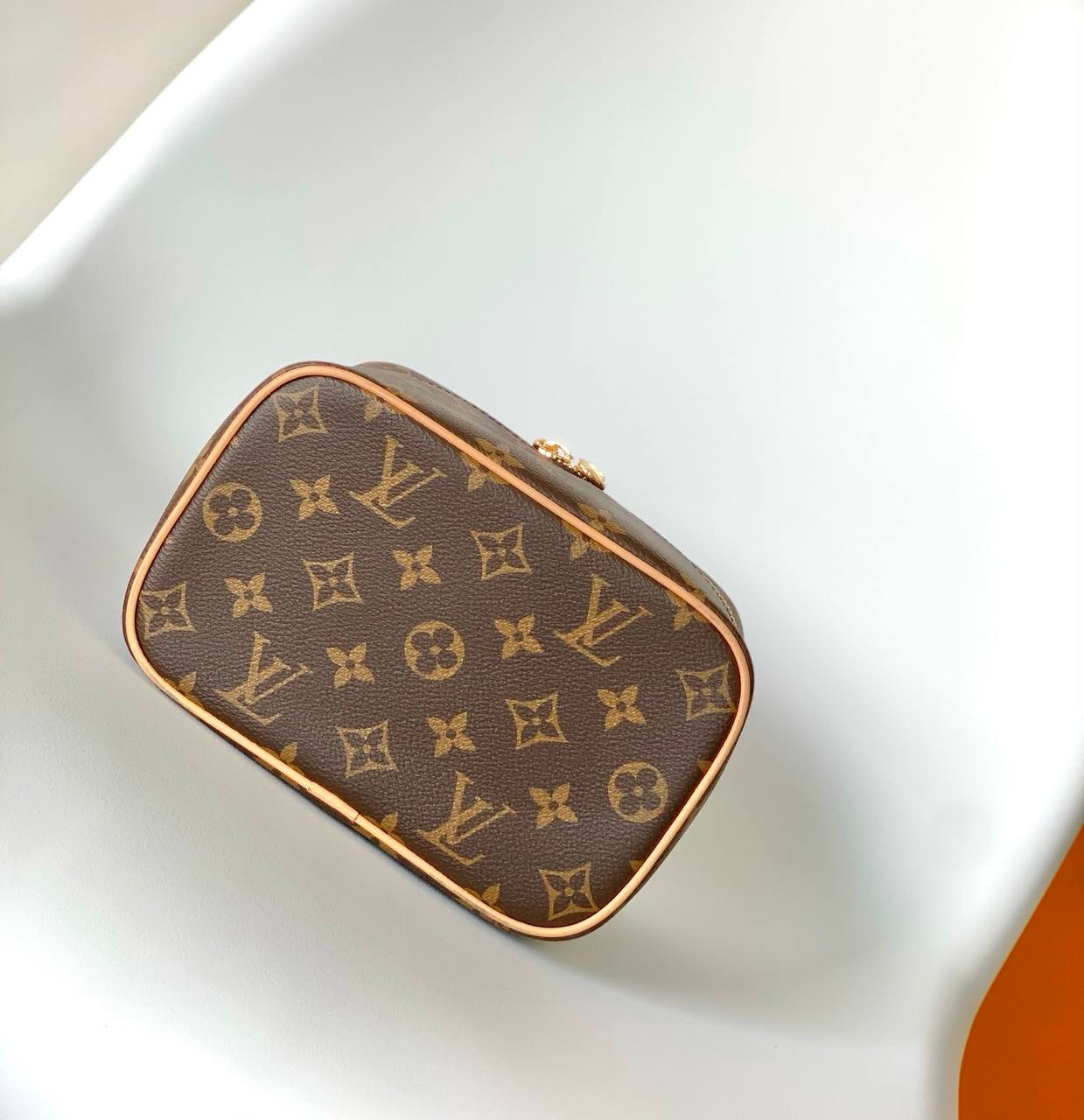 LOUIS VUITTON 

MAKEUP BOX 

NEW CAME 

GOOD QUALITY 

WITH BOX 

MEDUIM SIZE 95 DHS…..
SMALL SIZE  90DHS……
Zain295
♥️♥️♥️
