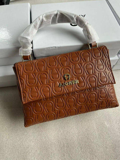 Aigner

with box
🎁🎁🎁

95 dhs✅

Zain72
♥️♥️♥️