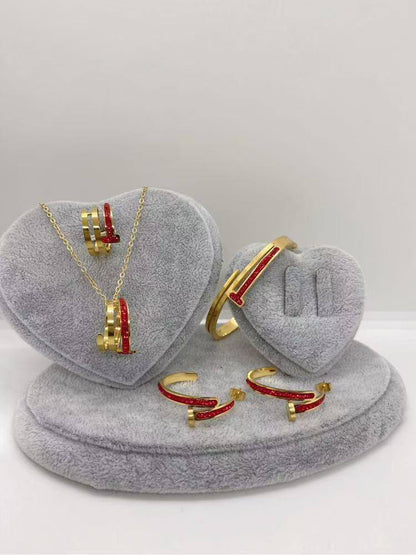 Stainless steel SET 💯
Necklace ❤️‍🩹
Earring 🍁
Breslat ❣️
Ring 💍 free size

With normal boxes 📦 
And paper bag 🛍️

45 dhs🪙💕

Zain216
♥️♥️♥️