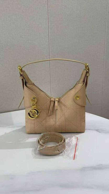 Dior
110 dhs✅

Zain203
♥️♥️♥️