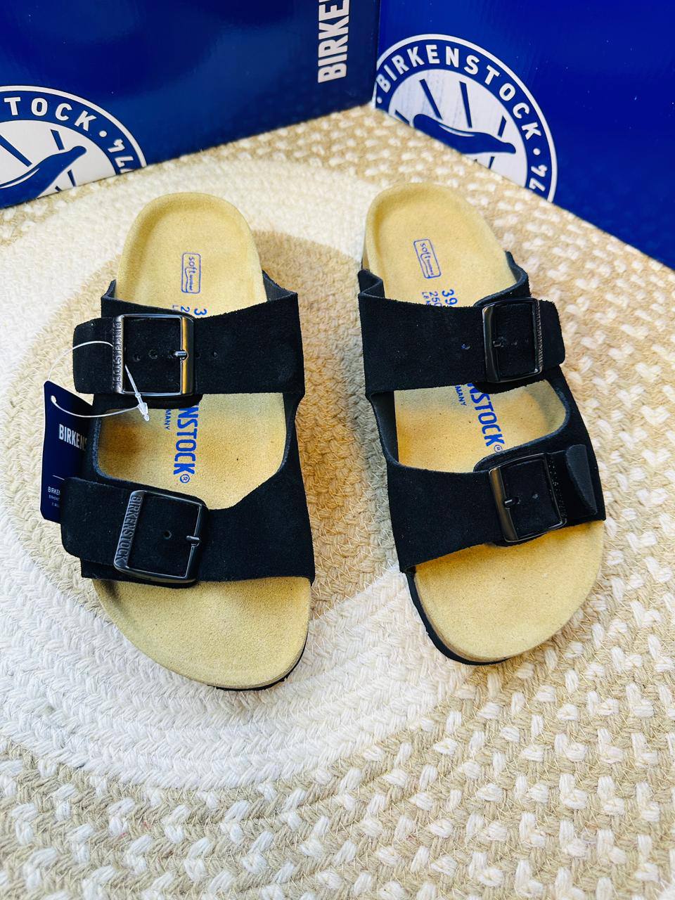 Birkenstock
leather 
size 36-46 
120 dhs🪙🖤

Zain132
♥️♥️♥️
