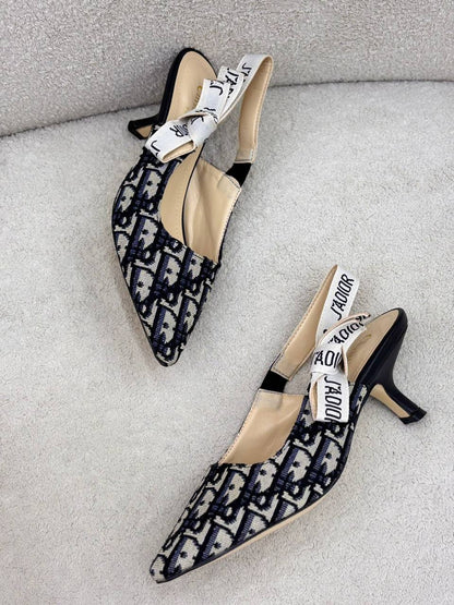 Dior sandal
120 dhs🇦🇪


36-42

Zain55
♥️♥️♥️