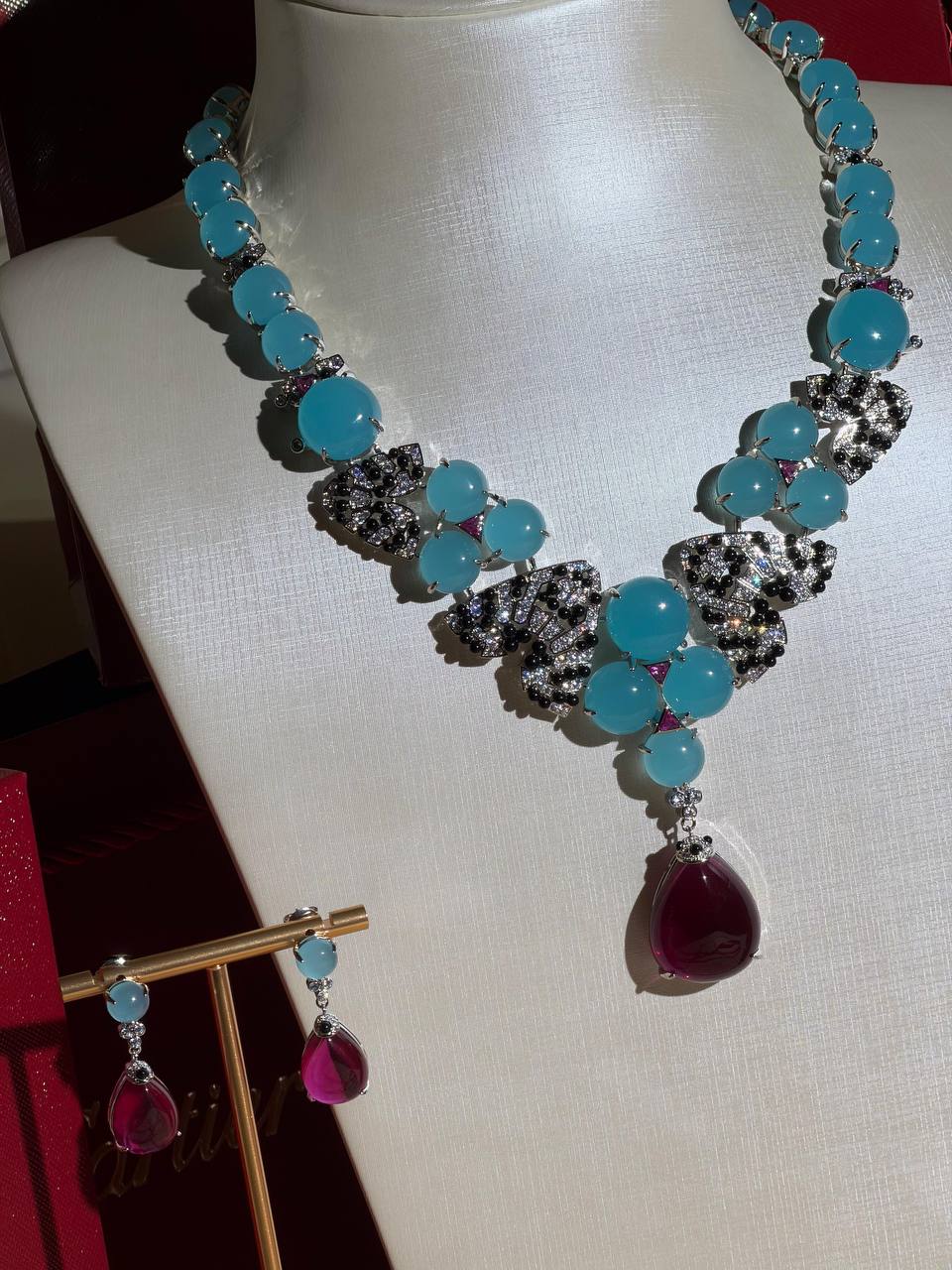 *Cartier Masterpiece*
  
(High Jewelry Collection 😍  )

Quality: Super Master 
Non -Tarnish color

* ⁠Necklace 
* ⁠Earring
For Price 👇 WTSP Text Zain 0568585901

Zain268
♥️♥️♥️