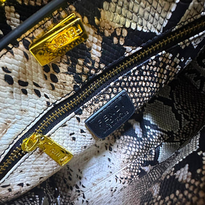 FENDI 
COPY ONE 
210 dhs✅

Zain39
♥️♥️♥️
