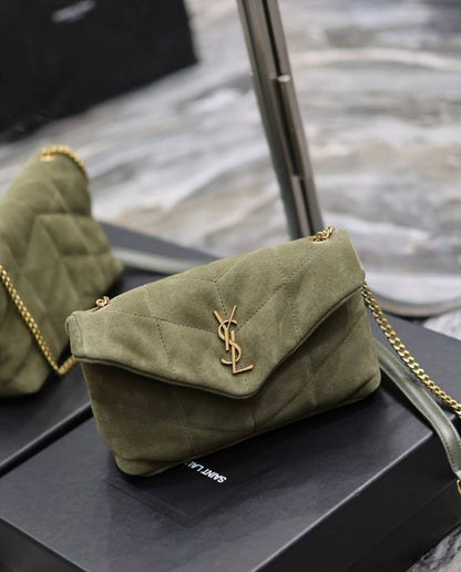 YSL
90 dhs🪙🌨️

size：24cm
Good quality 


with box
🎁🎁🎁

Zain35
♥️♥️♥️