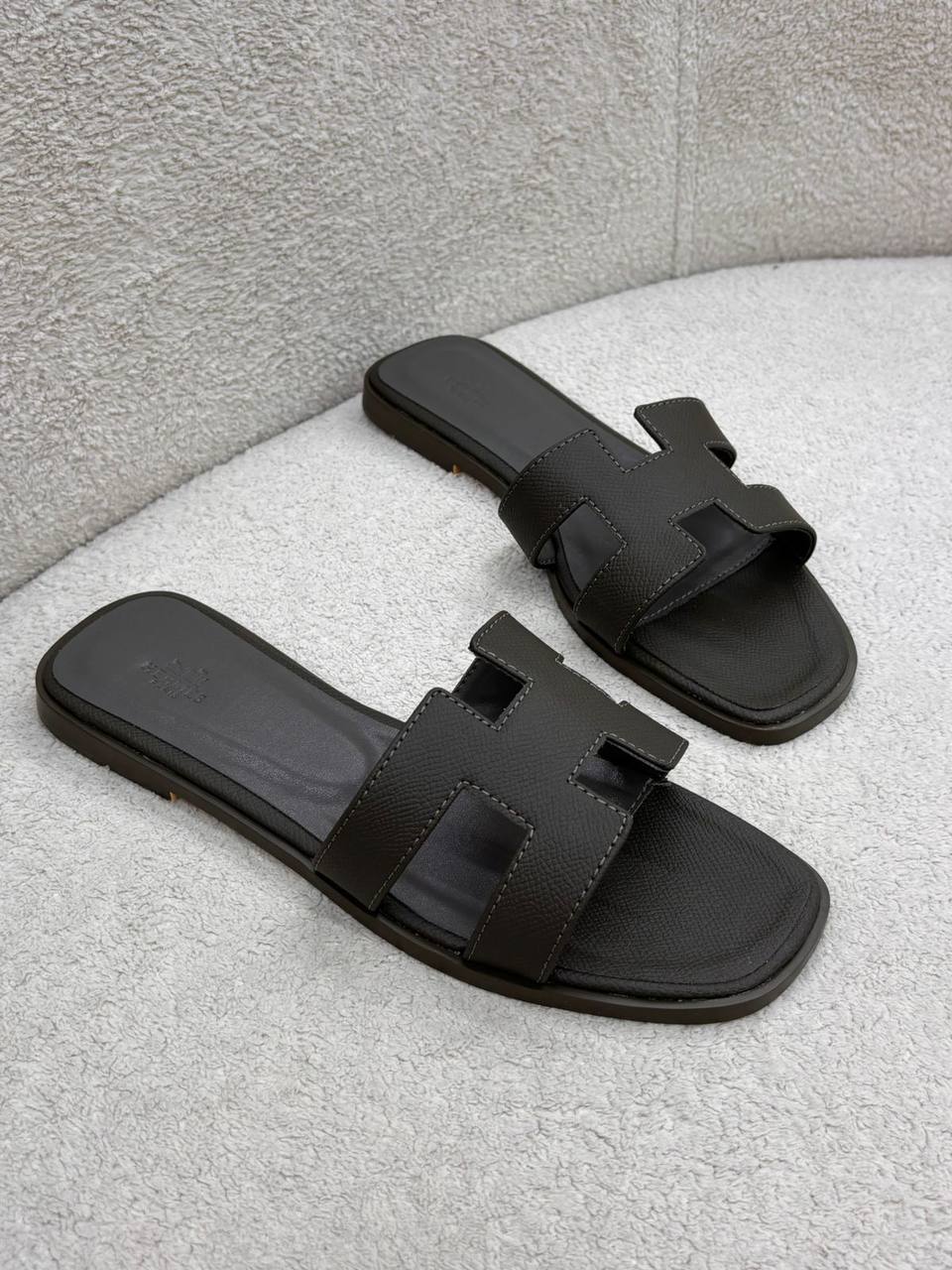 Hermes  
100 dhs💛
Size 36-42

Zain55
♥️♥️♥️