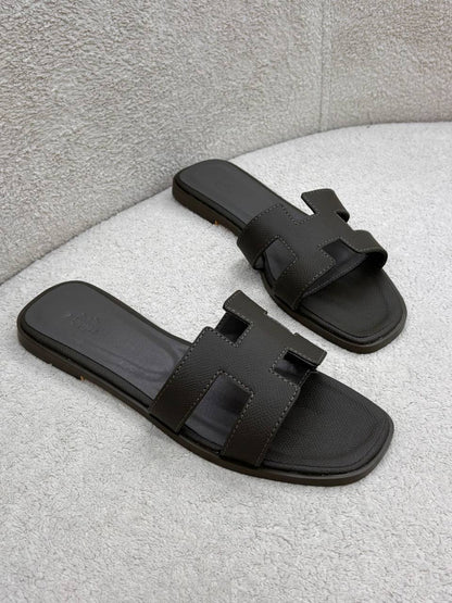 Hermes  
100 dhs💛
Size 36-42

Zain55
♥️♥️♥️