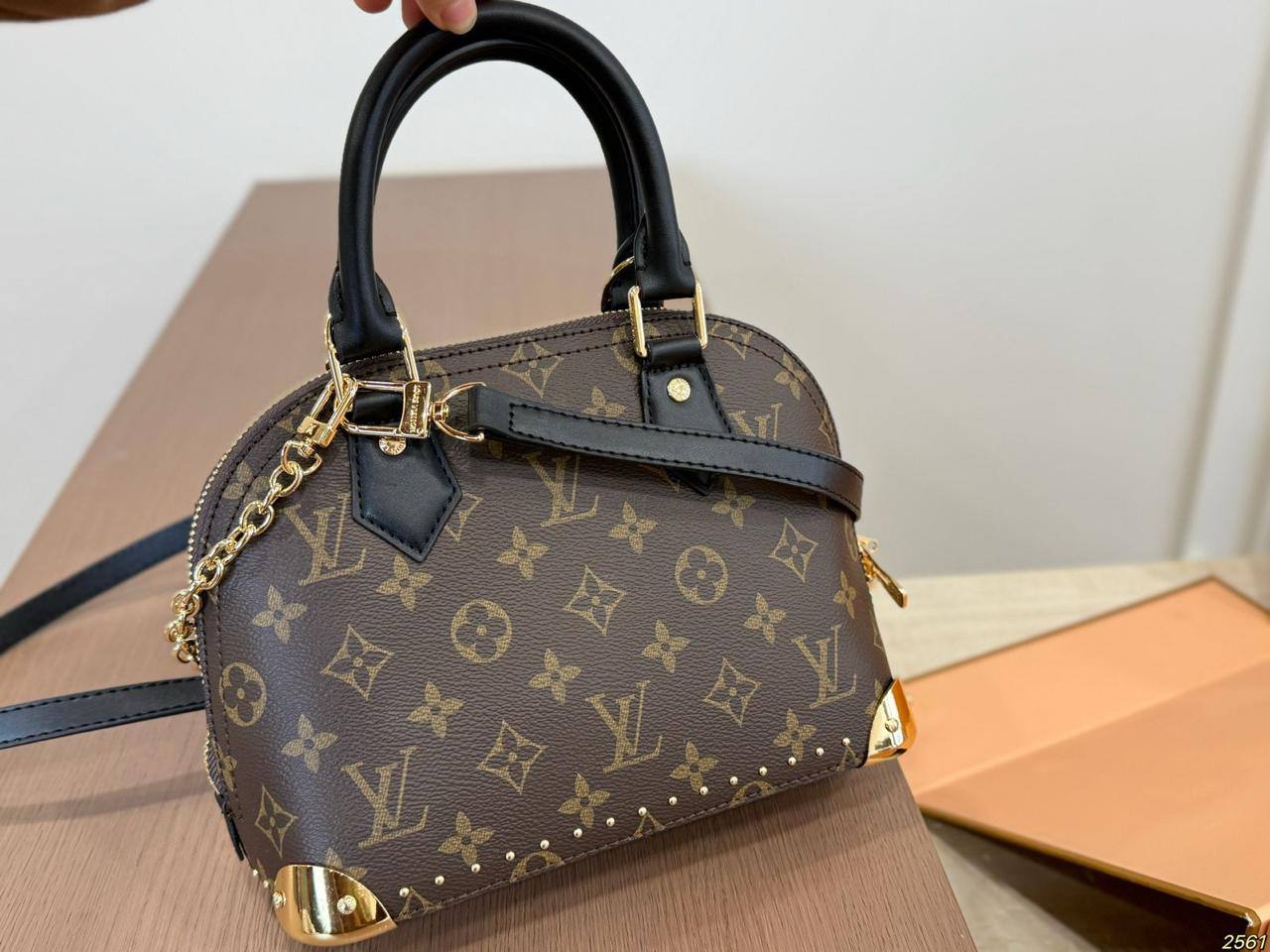 LV COPY 
WITH BOX 
210 dhs✅

Zain295
Zain299
♥️♥️♥️