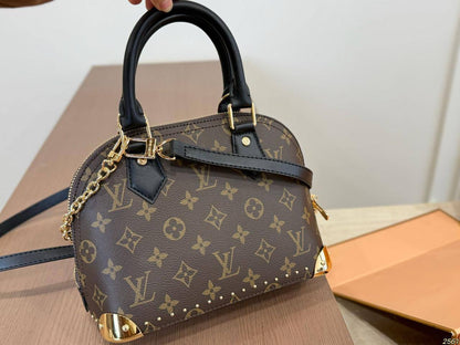 LV COPY 
WITH BOX 
210 dhs✅

Zain295
Zain299
♥️♥️♥️