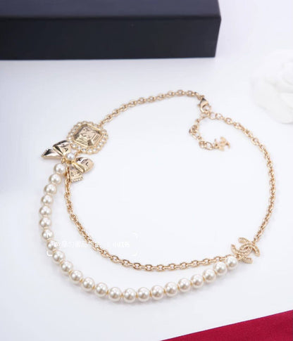 Chanel set!🎀
Necklace choker 
Earrings 
Master Quality 

*120* AED normal box 📦 
*140* AED master box 🗃️

Zain48
♥️♥️♥️