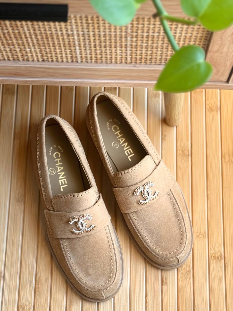 Chanel
AA Quality
𝗦𝗶𝘇𝗲 𝟯𝟲 𝘁𝗼 𝟰𝟭 
450 dhs🇦🇪🇦🇪

Zain303
♥️♥️♥️