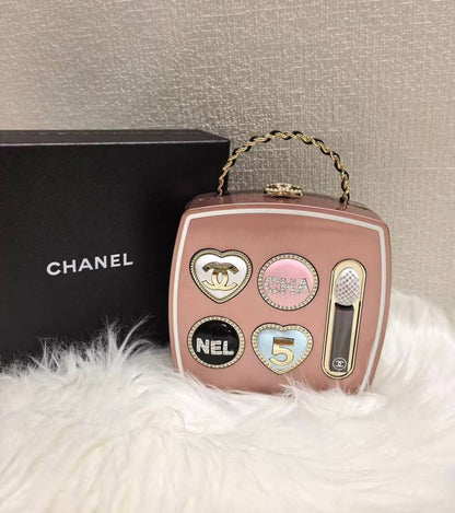 CHANEL

 COPY ONE 

WITH BOX 
🎁🎁🎁

220 dhs✅

Zain39
♥️♥️♥️