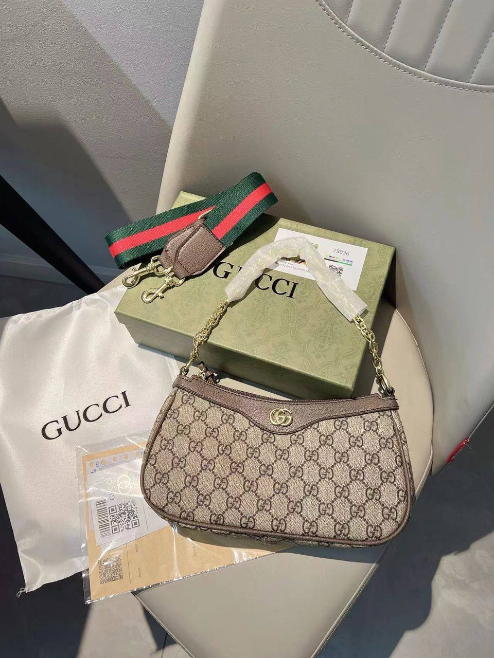 Gucci
90 dhs🪙🌨️
SIZE：24cm

 with box
🎁🎁🎁

Zain35
♥️♥️♥️