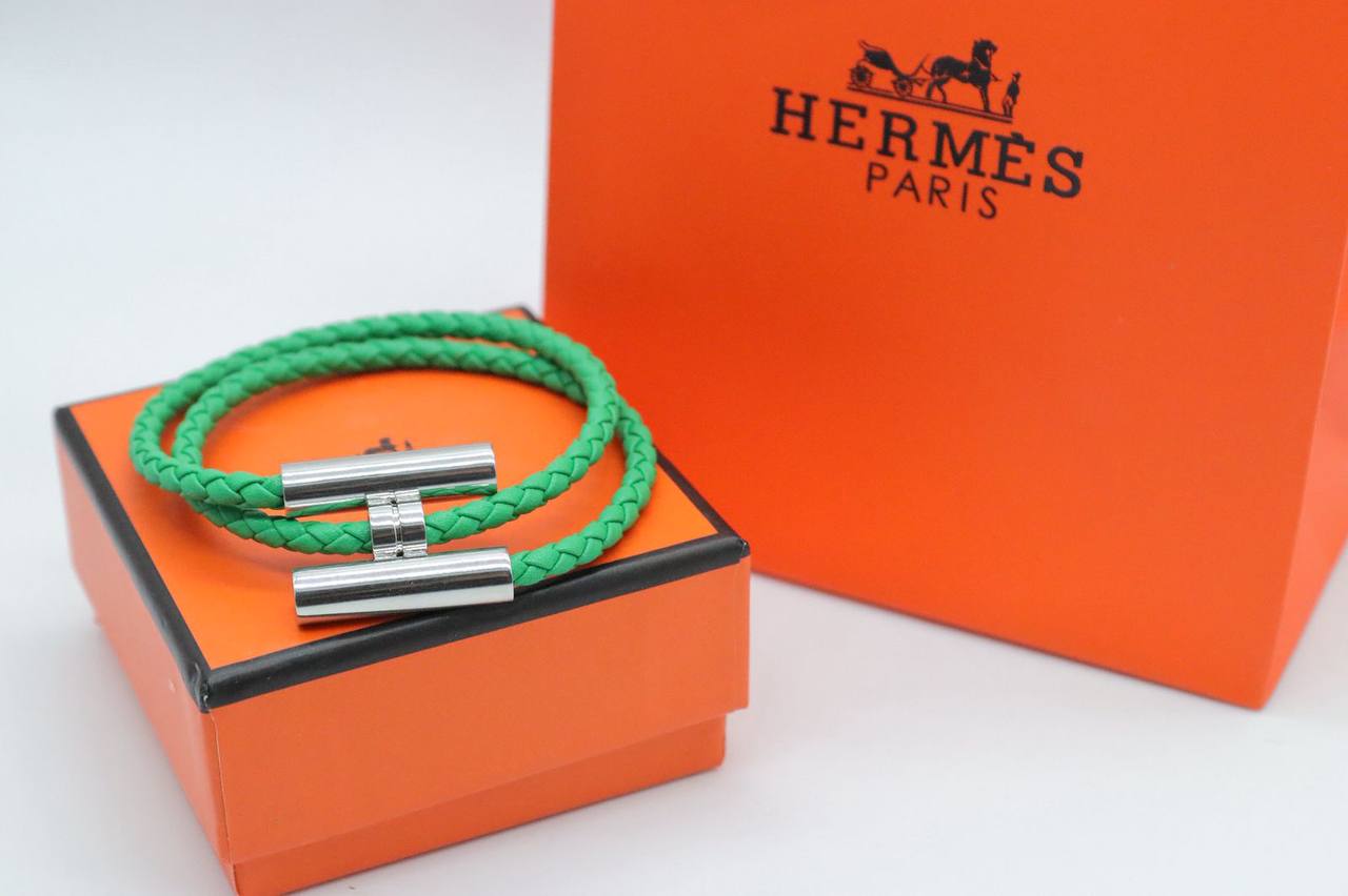 Bracelet 
55 dhs💓
+Box and paper bag🎁

Zain33
♥️♥️♥️