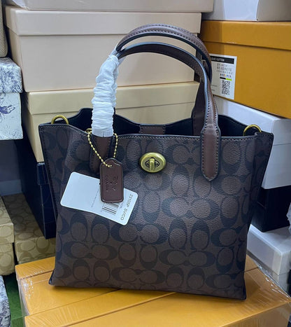 Coach
100 dhs✅

Zain72
♥️♥️♥️