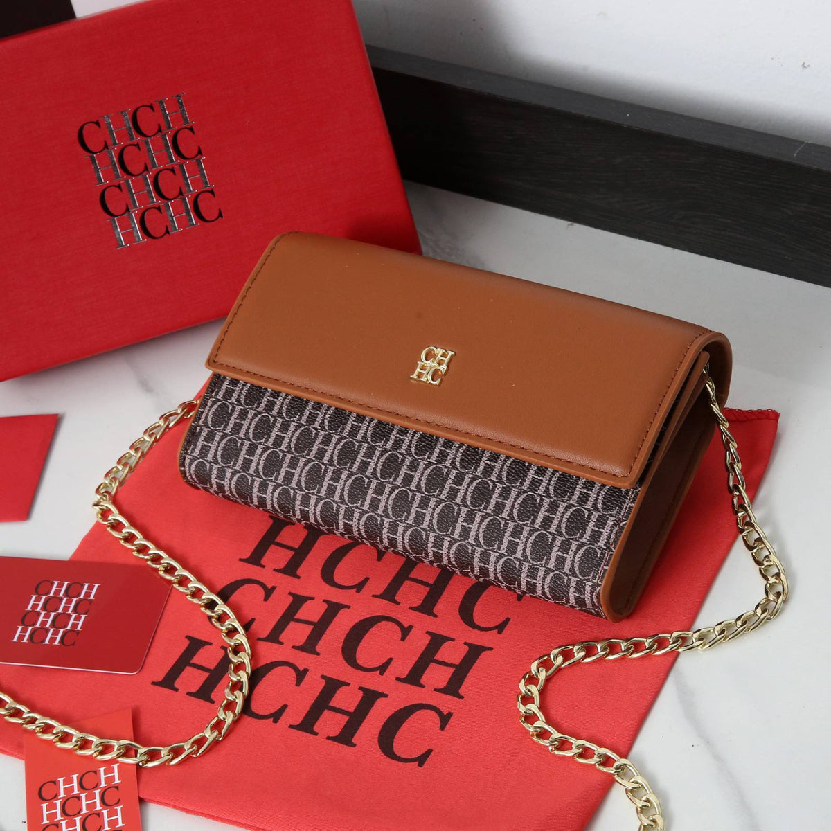 CHCH

best quality 
with box
95 dhs🇦🇪🇦🇪

size20CM
Zain290
♥️♥️♥️