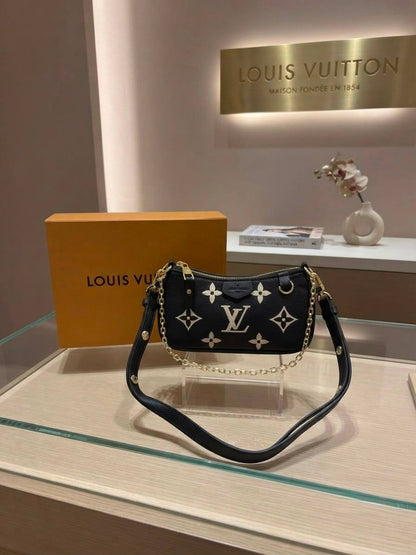 LV ᴇᴍᴘʀᴇɪɴᴛᴇ
sʜᴏᴜʟᴅᴇʀ ʙᴀɢ /ʟᴏɴɢ sᴛʀᴀᴘ
ɢᴏʟᴅʜᴀʀᴅᴡᴀʀᴇ 
ᴡɪᴛʜʙᴏx
ʟᴇᴀᴛʜᴇʀ
sɪᴢᴇ:21ᴄᴍ
95 dhs🇦🇪🇦🇪

Zain56
♥️♥️♥️