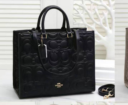 Fendi
105 dhs❣️

Zain190
♥️♥️♥️