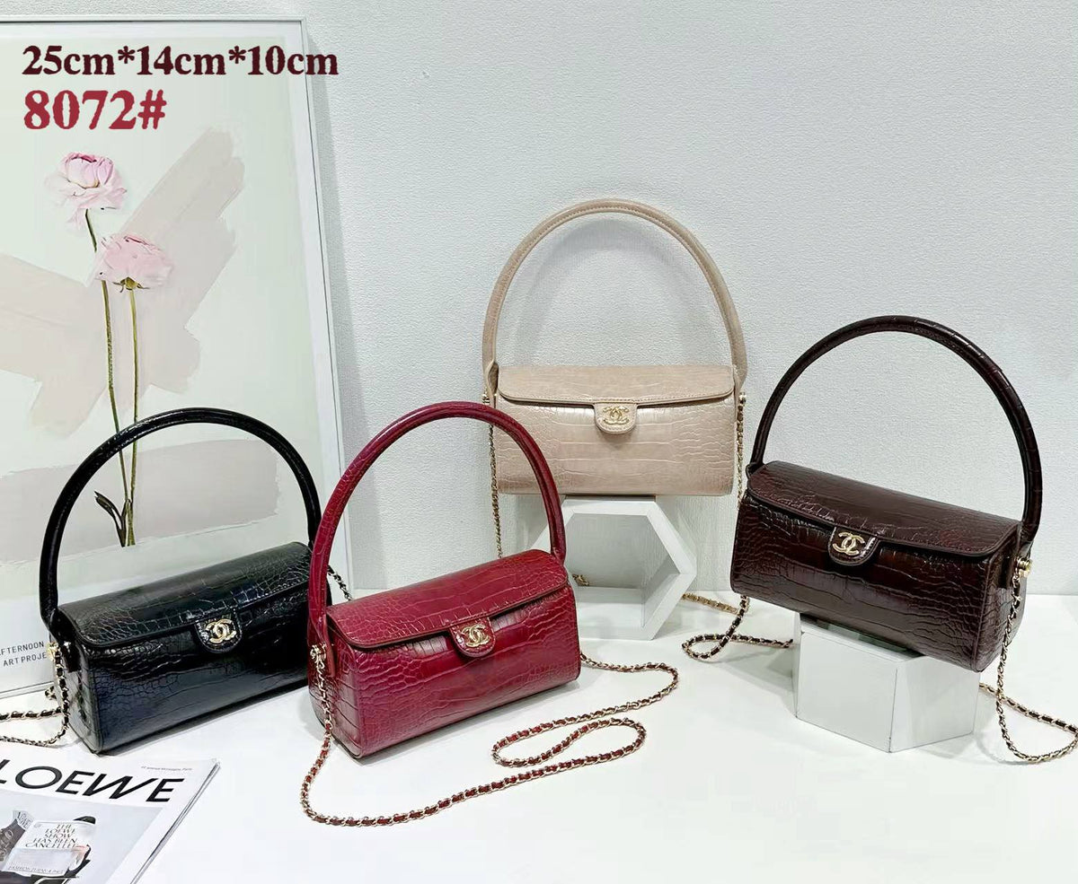 CHANEL 

NEW DESIGN 
GOOD QUALITY 
110 dhs🇦🇪🇦🇪

Zain39
♥️♥️♥️